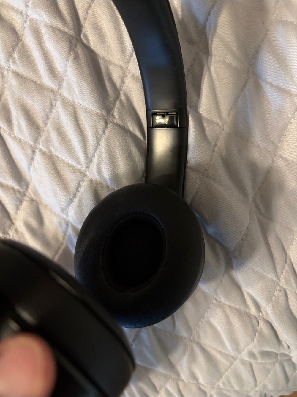Beats Solo3 Wireless Headphones Black - Picture 6 of 7